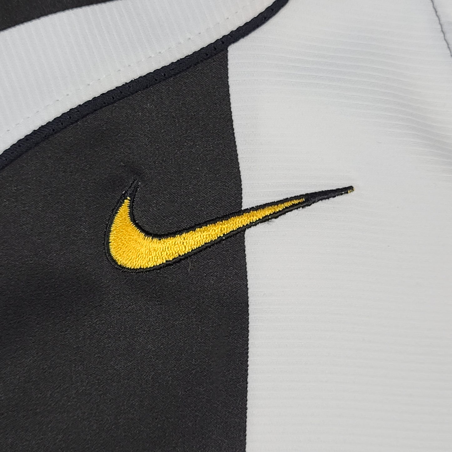 Deadstock Nike Juventus 2004-05 Home Soccer Jersey (New with Tags)