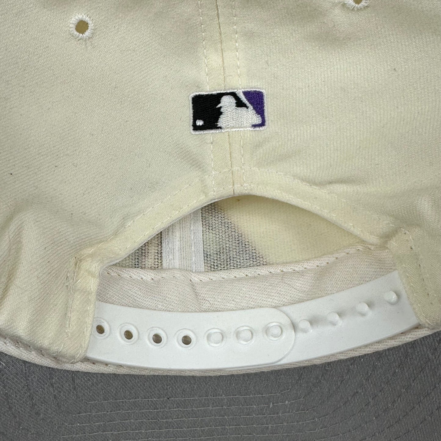 Vintage Arizona Diamondbacks New Era White Snap Back Hat